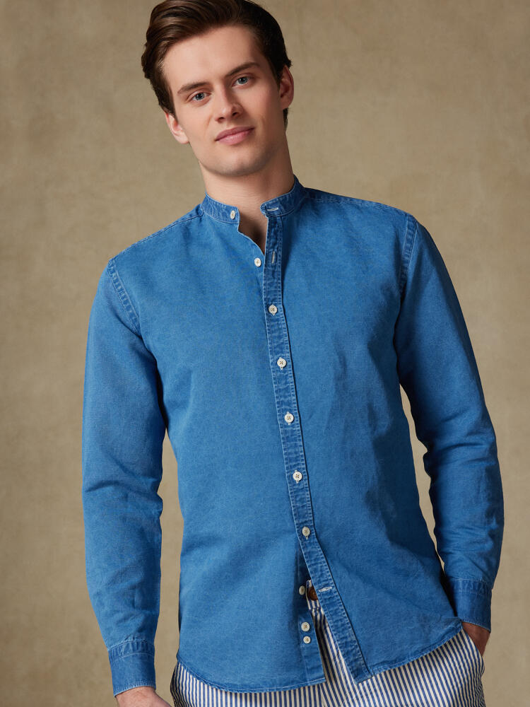 Stehkragentailliertes Hemd Tim aus Leinen in Indigo