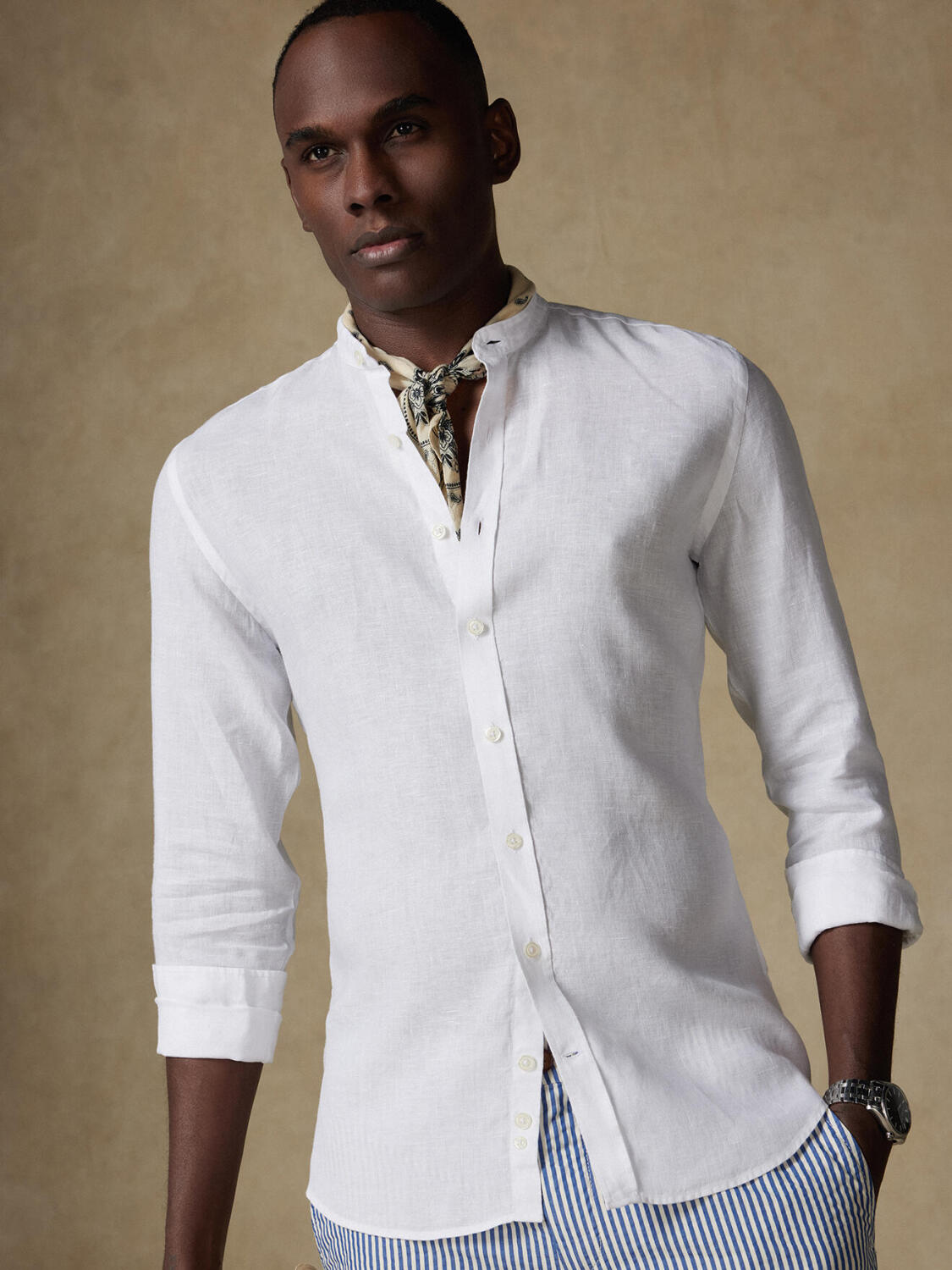 Camisa ajustada con cuello mao Wayne de lino blanco