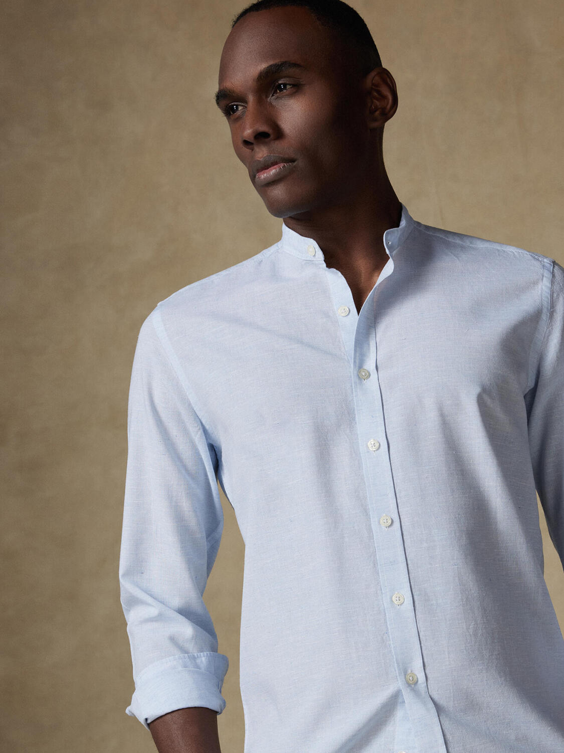 Chemise cintrée col mao Wayne en lin ciel