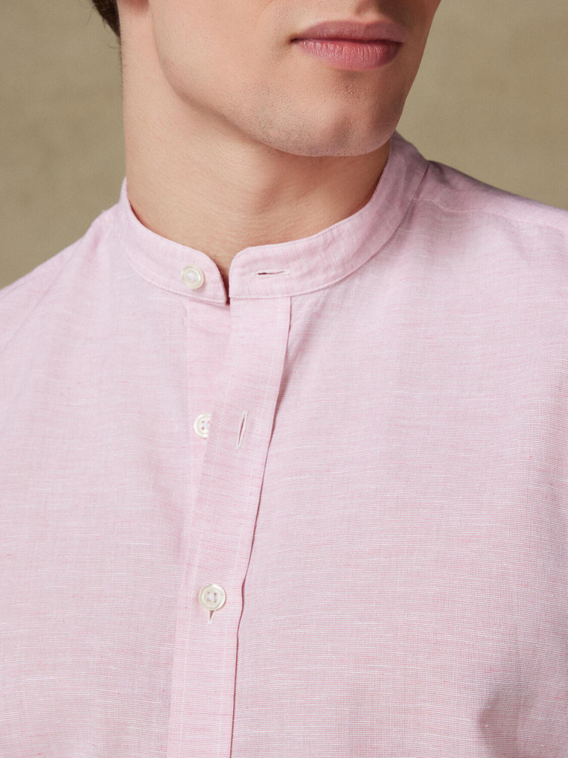 Camicia slim con collo alla coreana Wayne in lino rosa