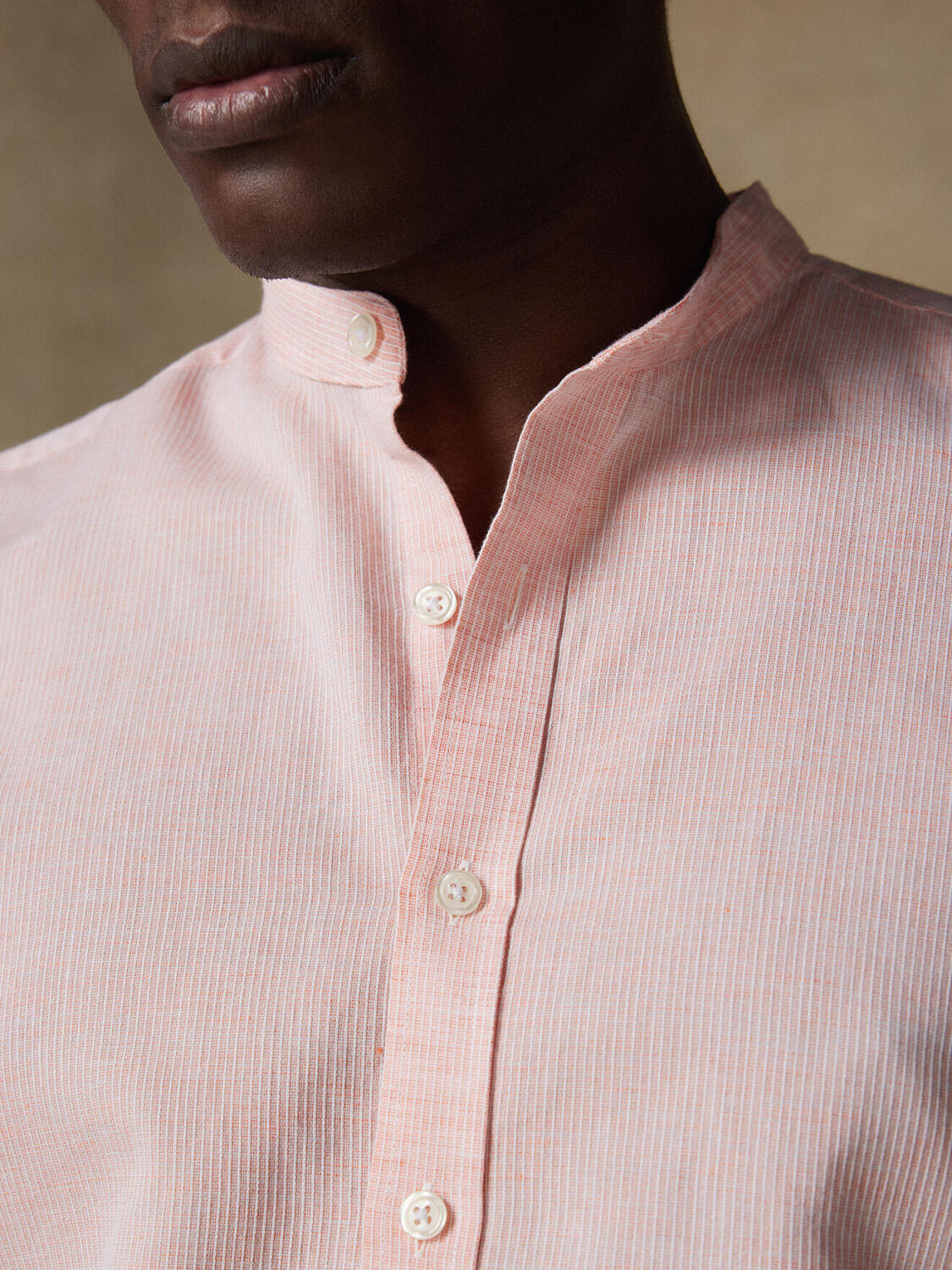 Chemise cintrée col mao Zack en lin orange