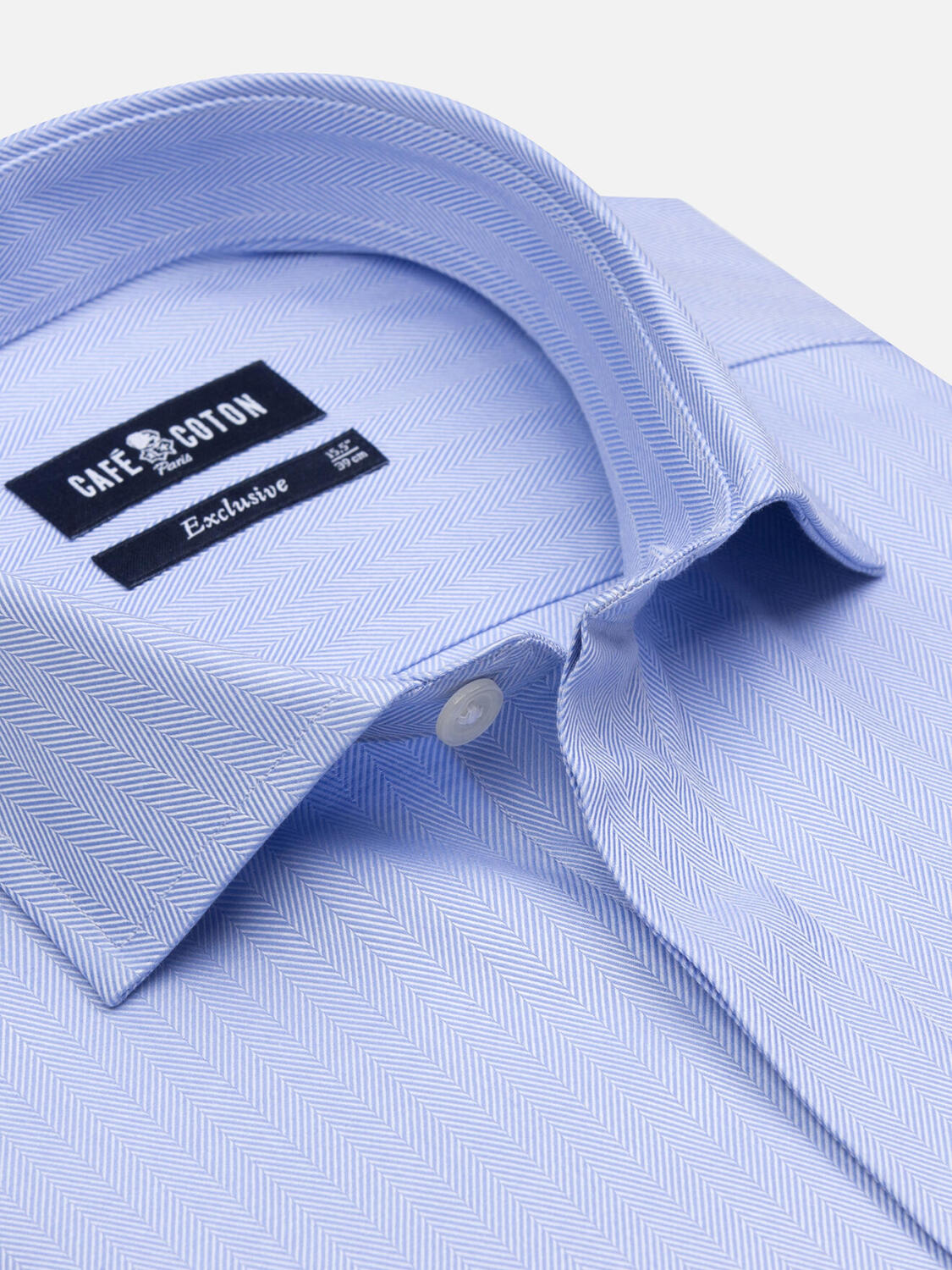 Tailliertes Hemd mit himmelblauem Fischgrätmuster - Verdeckte Knopfleiste