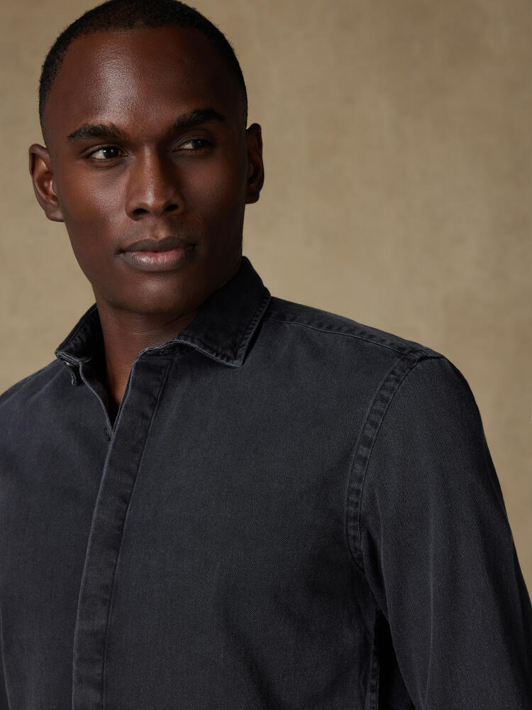 Camicia slim fit slim fit Gustav in denim nero  - Abbottonatura nascosta