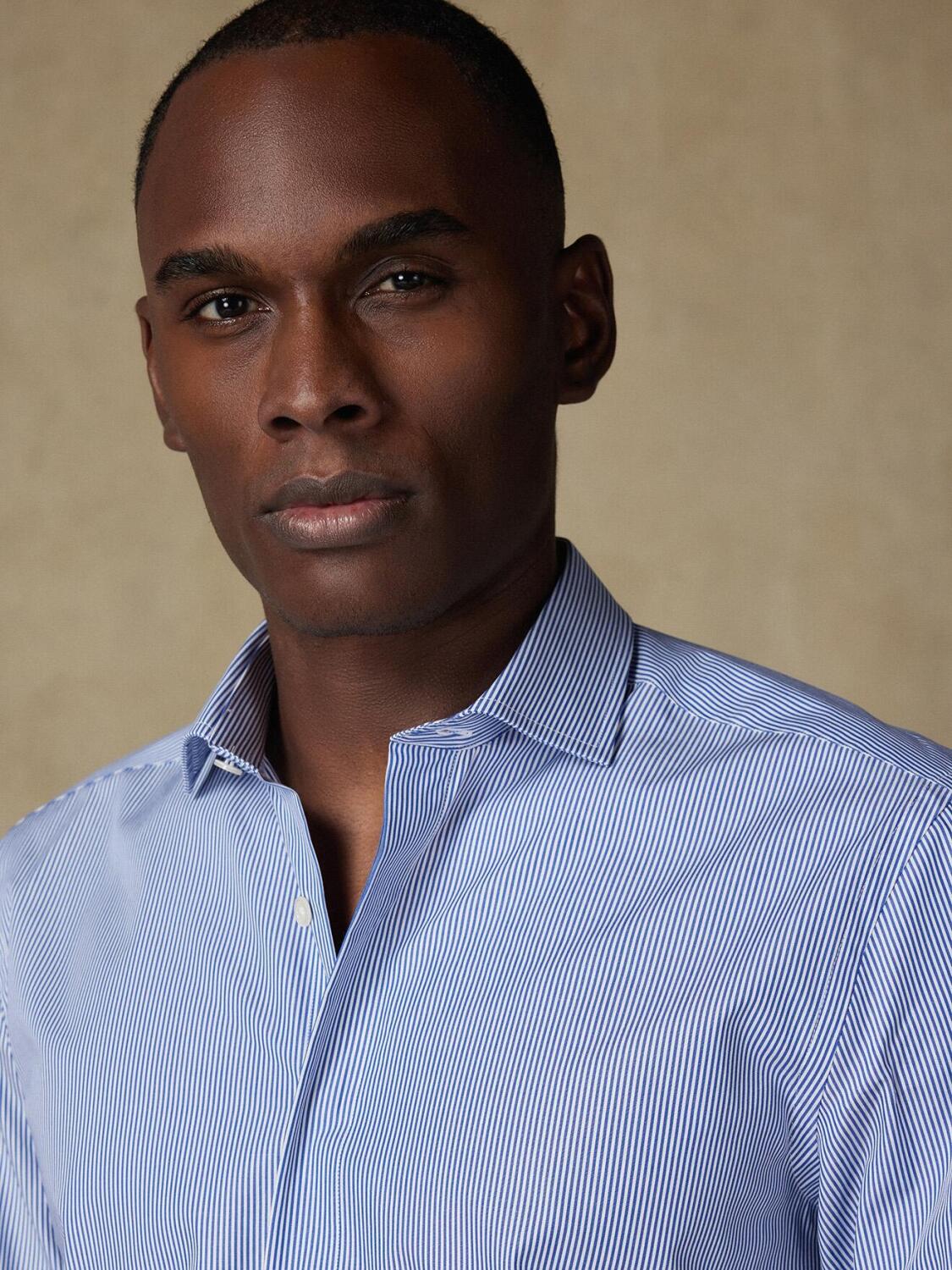 Camicia slim Menthon a righe blu scuro - Abbottonatura nascosta