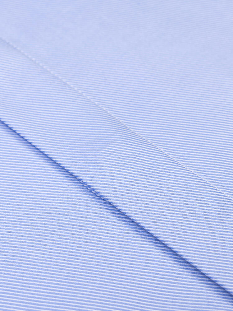 Camicia in twill blu cielo aderente - Abbottonatura nascosta