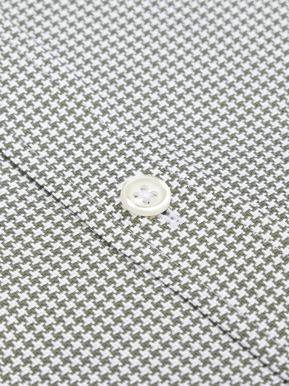 Taillierthemd Alvin aus khakigrünem natté-Gewebe