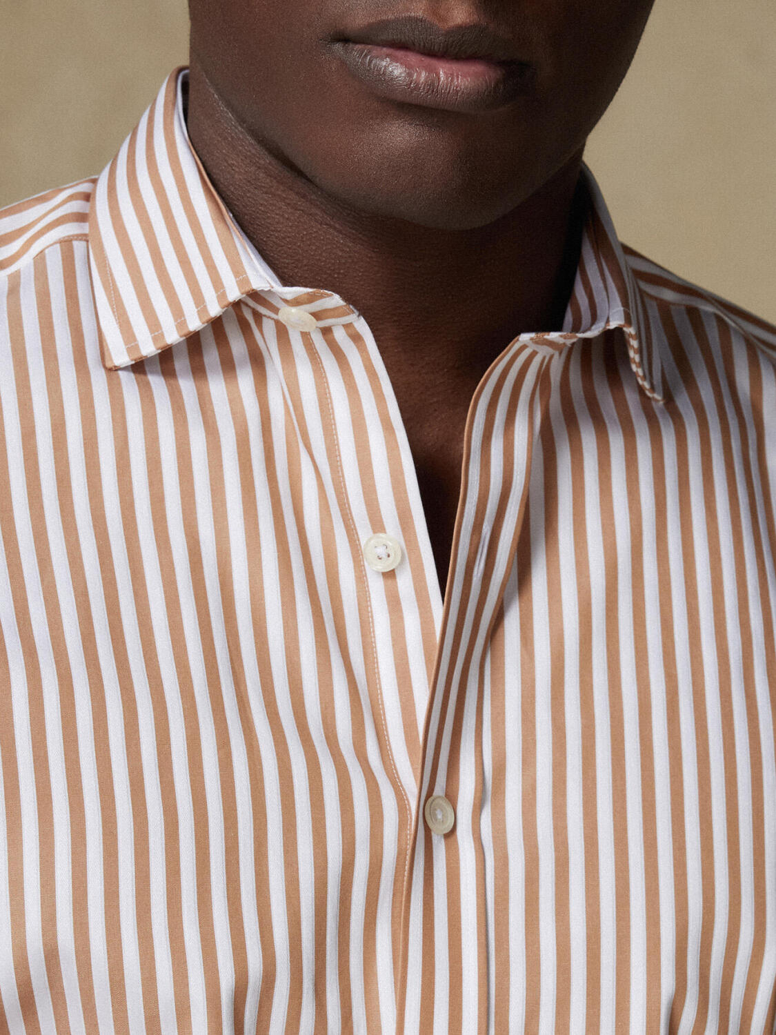 Chemise cintrée Chris à rayures havane