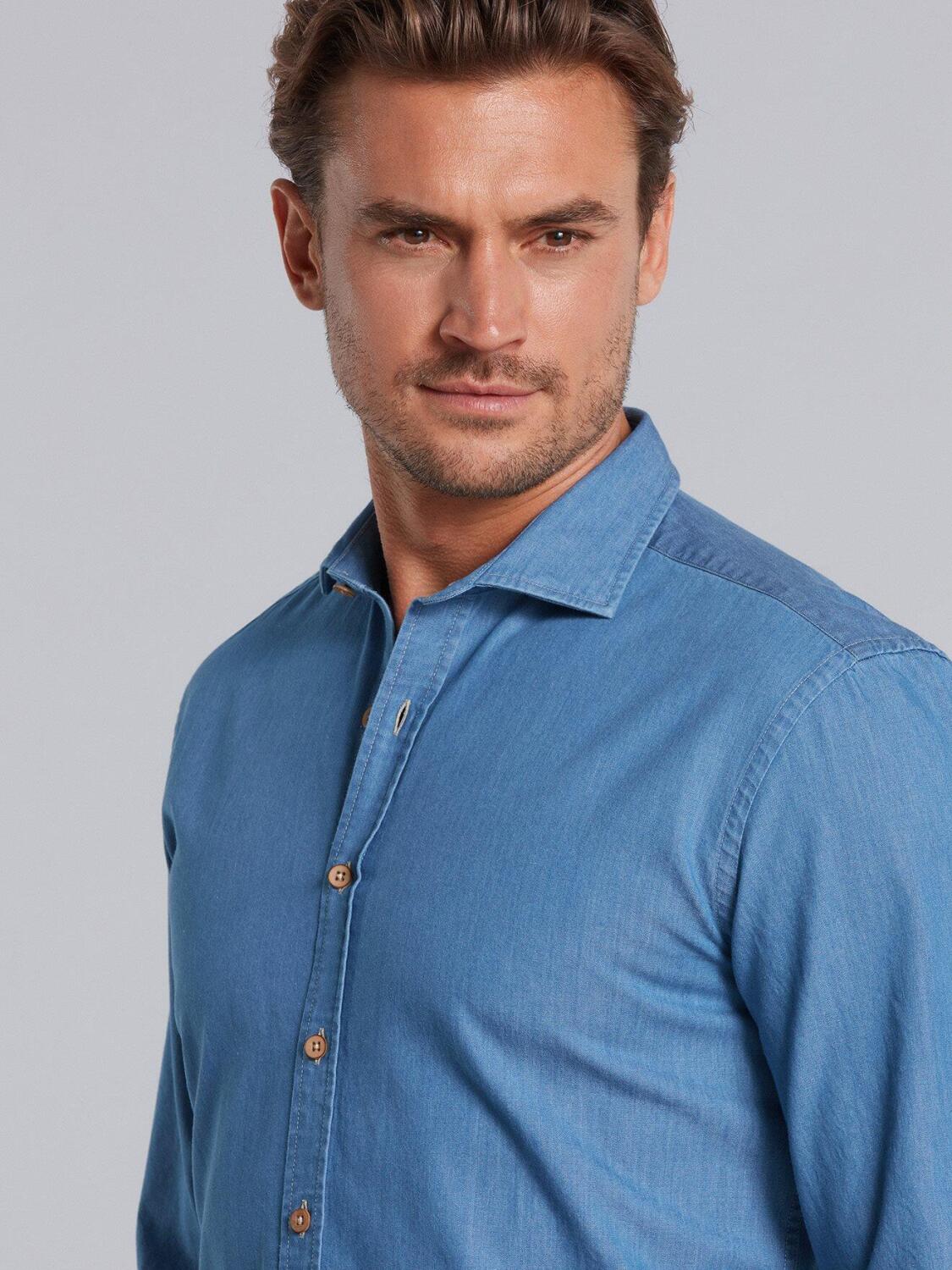 Chemise cintr&eacute;e en denim bleu  - Grande Longueur de Manches