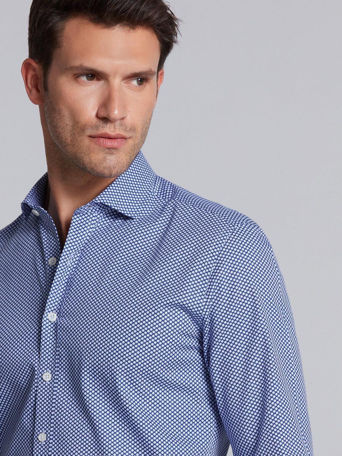 Chemise cintr&eacute;e Josh bleue &agrave; imprim&eacute;s g&eacute;om&eacute;triques  - Grande Longueur de Manches