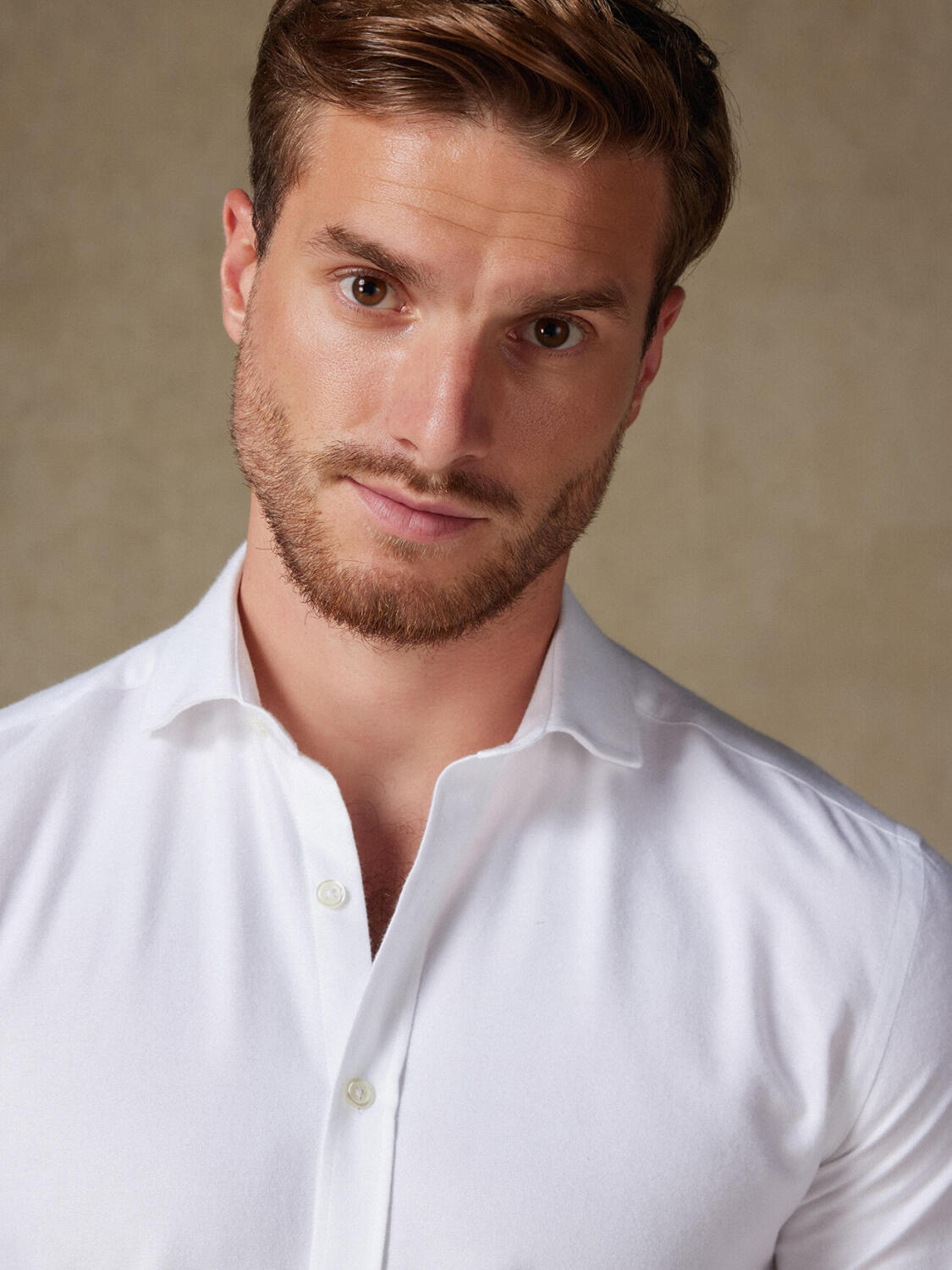 Vils Wei&szlig;es geb&uuml;rstetes Oxford-Hemd - Slim Fit - Extralanger arm