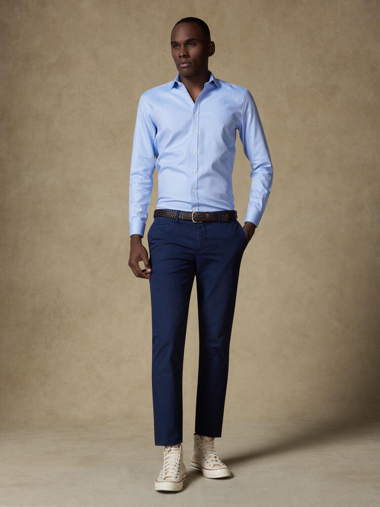Camicia slim Howson a spina di pesce celeste