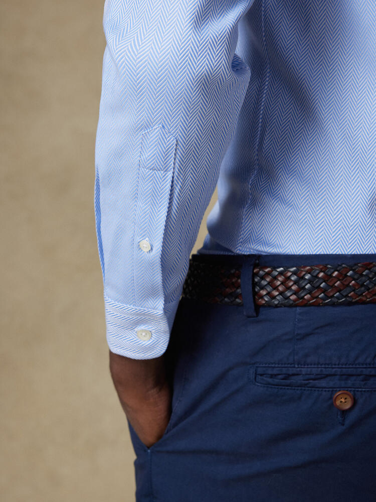 Camicia slim Howson a spina di pesce celeste