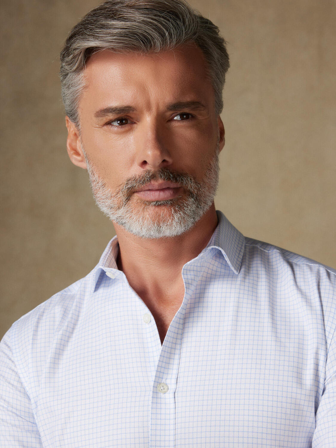 Tailliertes Hemd Oleg mit himmelblauen Karos