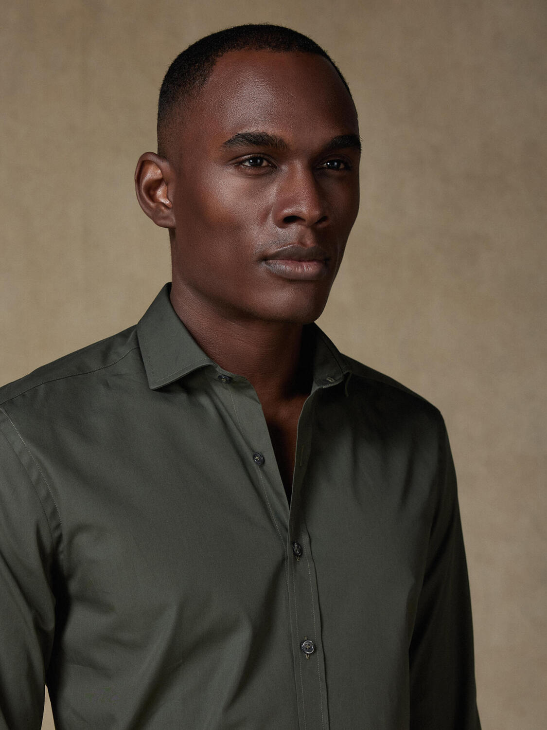 Chemise cintrée en popeline kaki