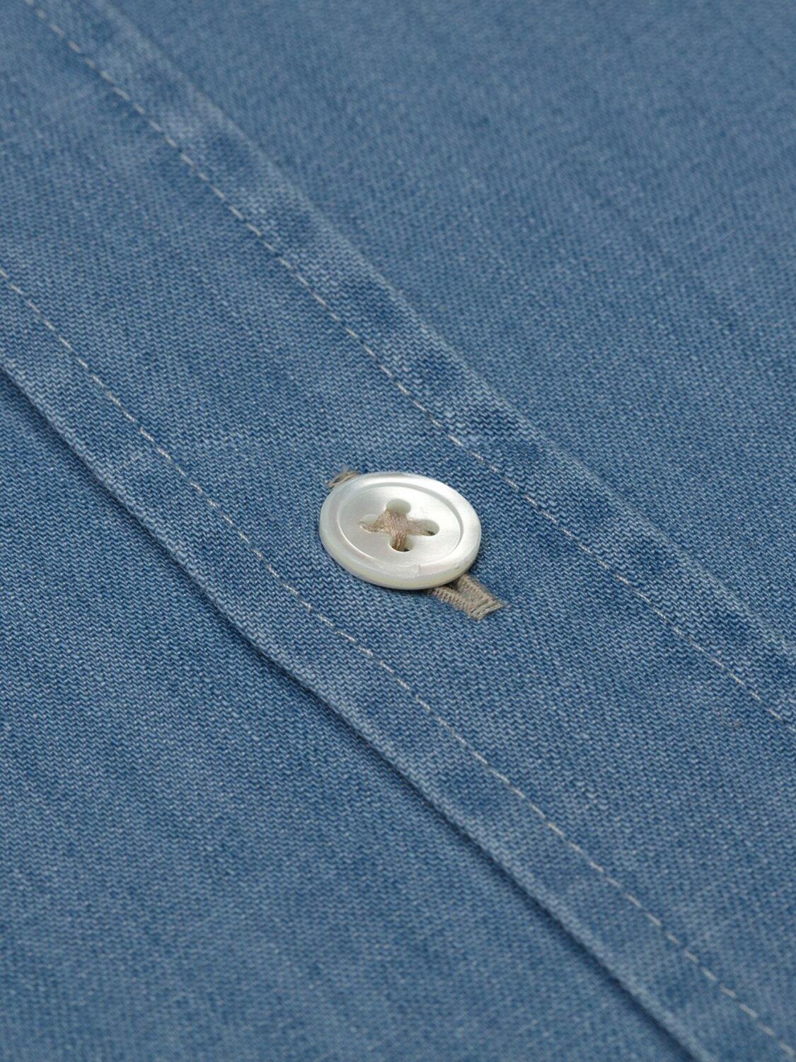 Chemise bio cintr&eacute;e en denim clair