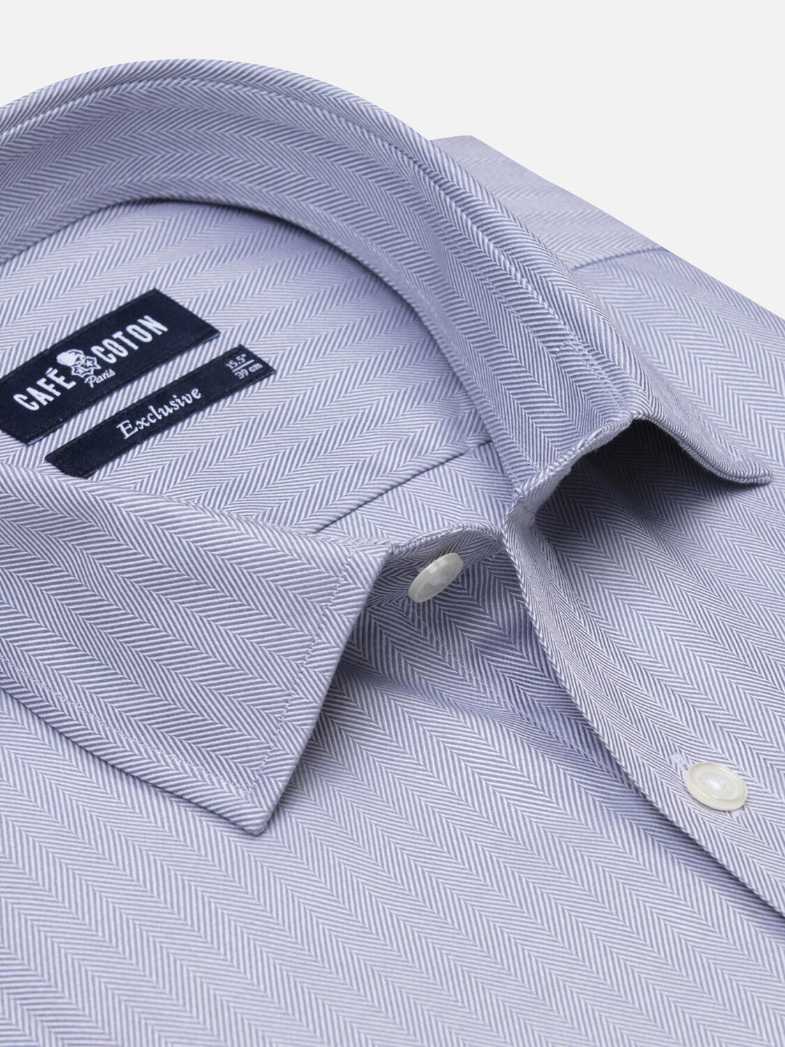 Tailliertes Hemd in grauem Fischgr&auml;tmuster - Kleiner Kragen