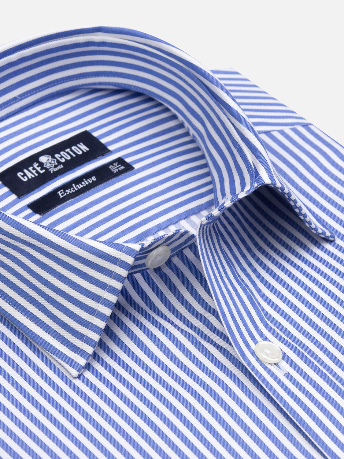 Chemise cintr&eacute;e Colin &agrave; rayures bleues - Petit col