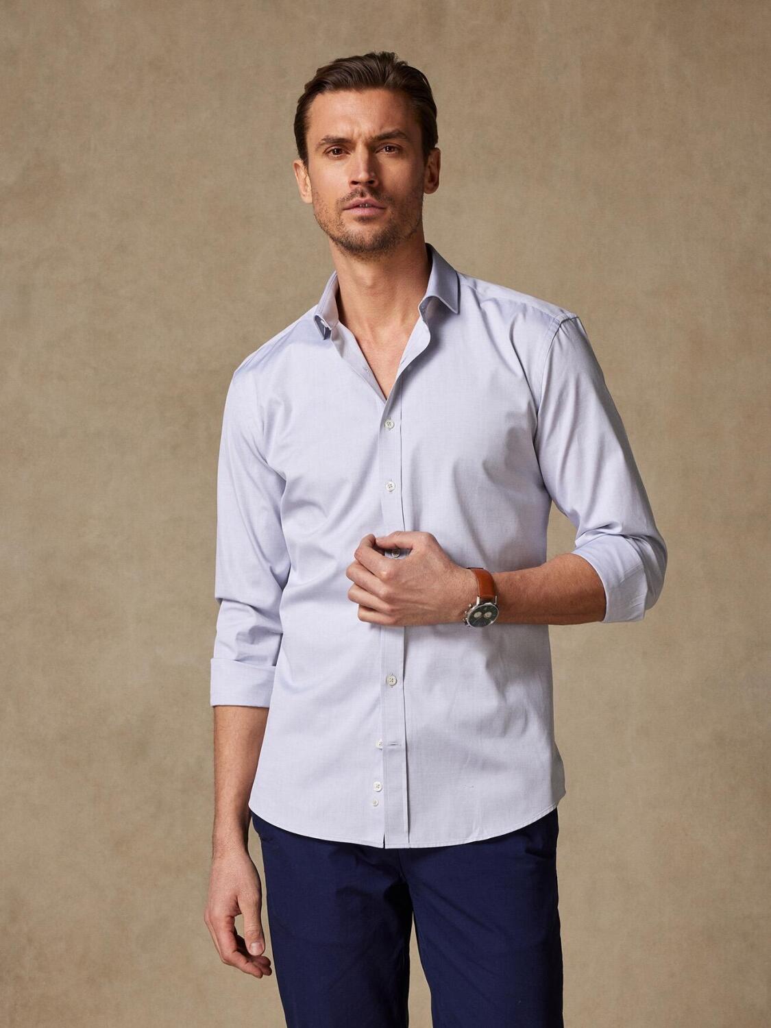 Slim-fitted overhemd in grijze dennenappel - Kleine Kraag