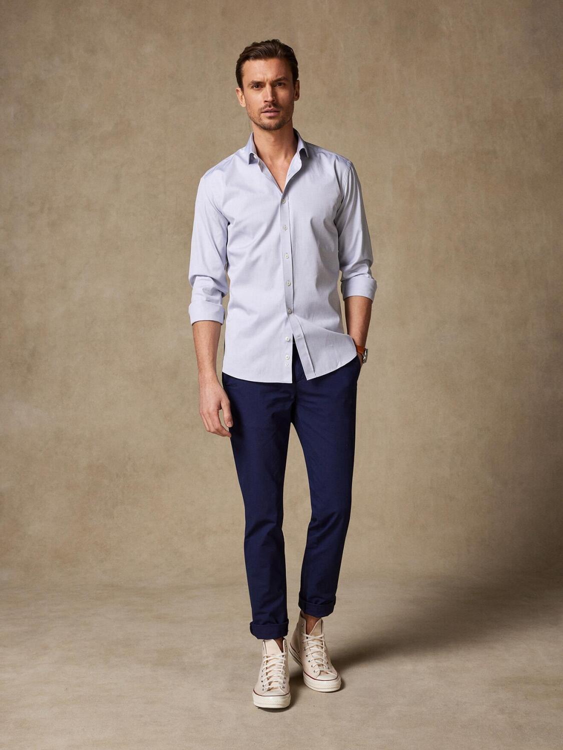 Slim-fitted overhemd in grijze dennenappel - Kleine Kraag