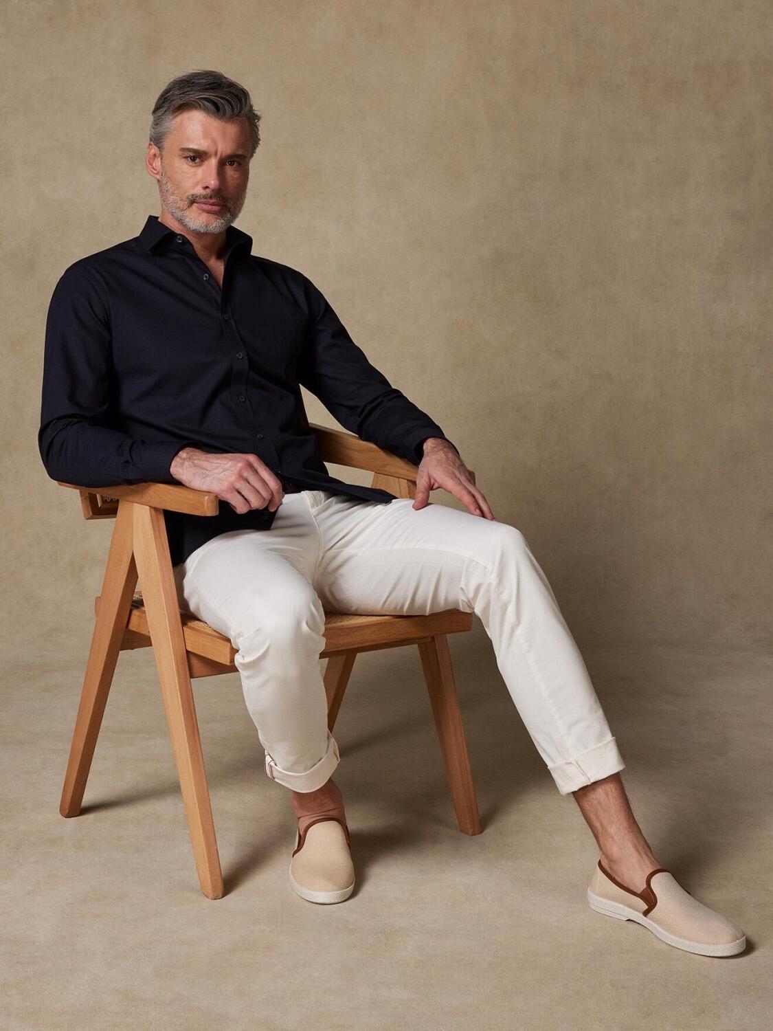 Chemise cintr&eacute;e Tea textur&eacute;e noire - Petit Col