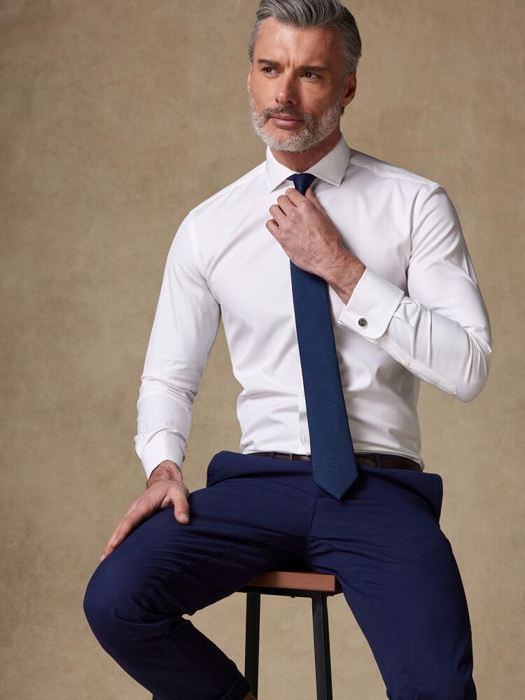 Slim-fitted overhemd in ivoor pin point - Musketier manchetten