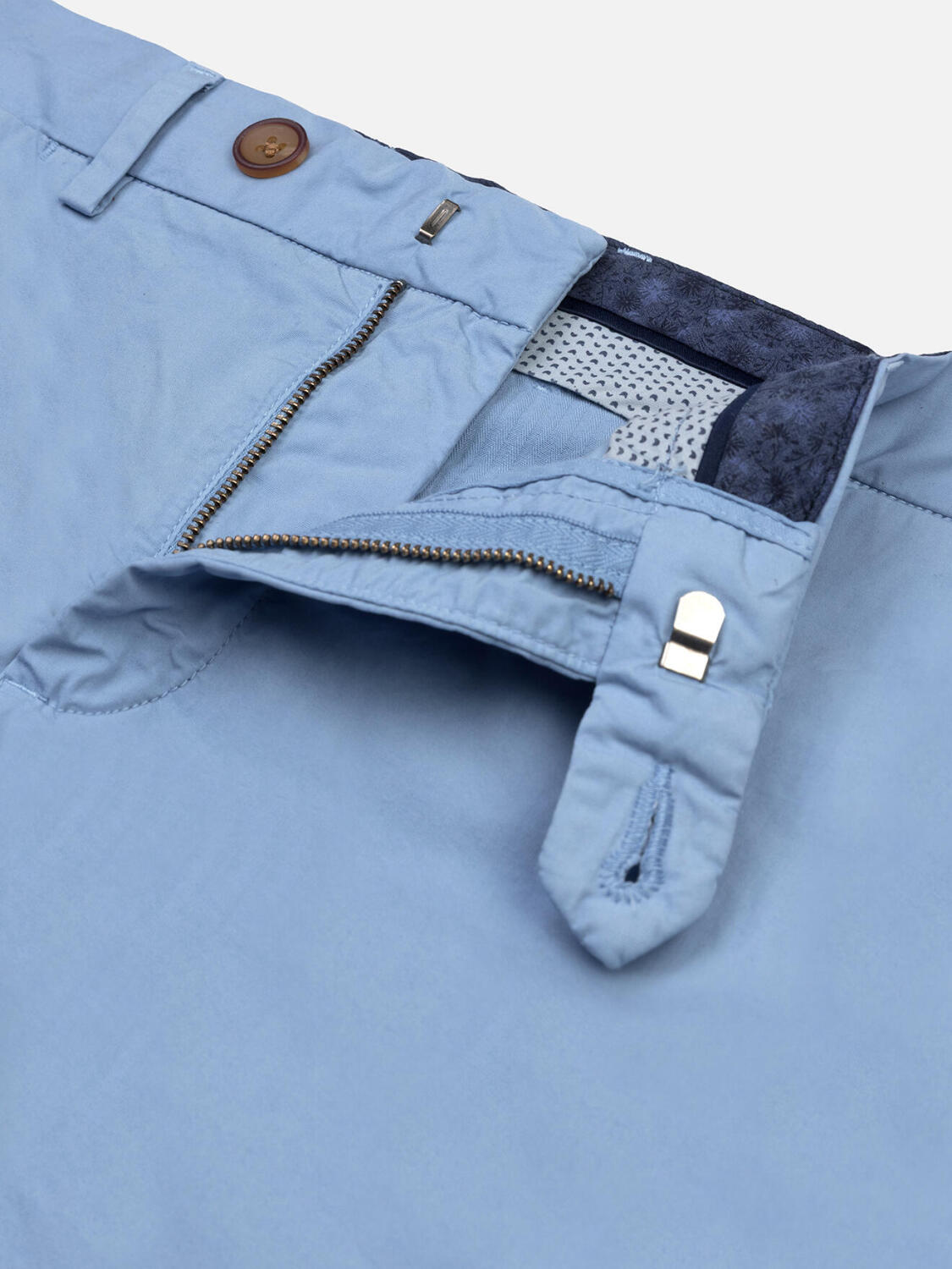 Jimmy Bermuda in sky cotton