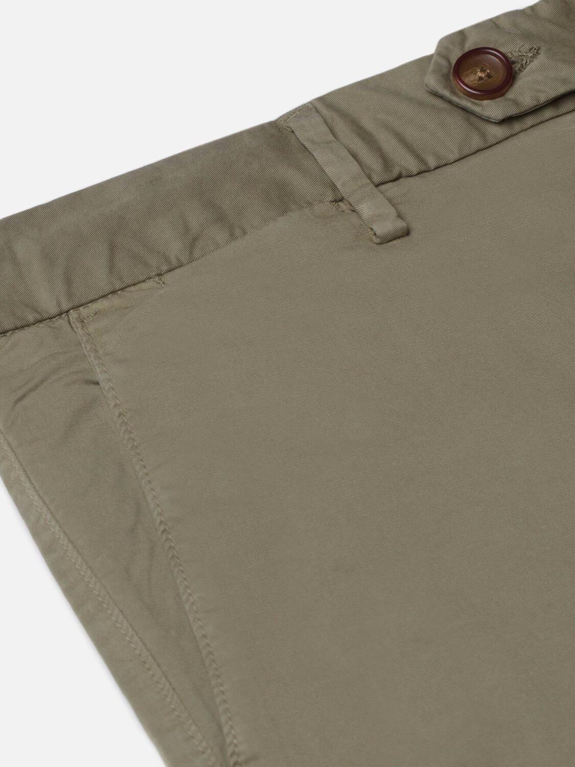 Bermuda classique en coton kaki