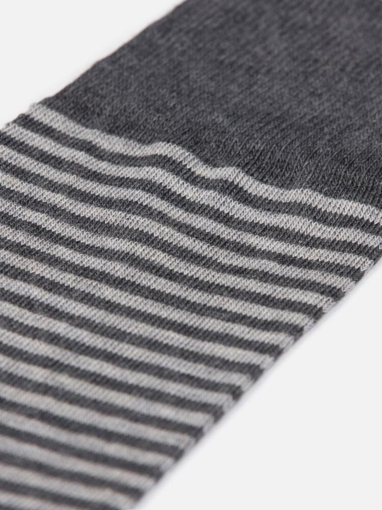 Anthrazitfarbene Baumwollsocken mit Streifen