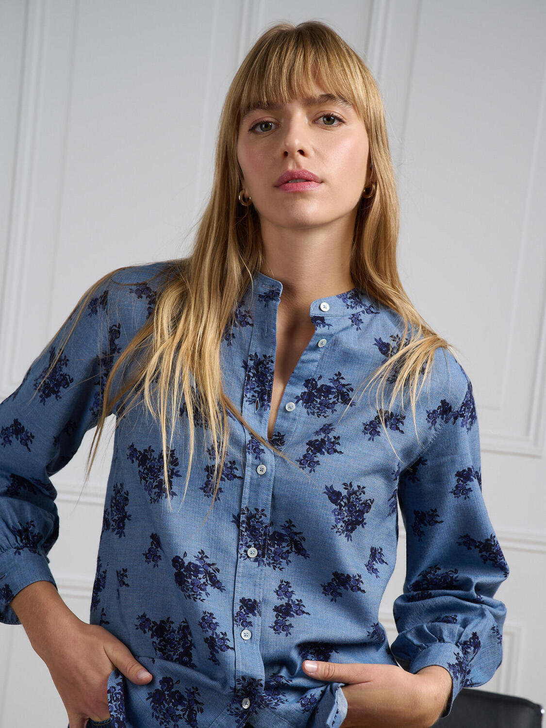 Camicia Helene in flanella celeste con stampa floreale