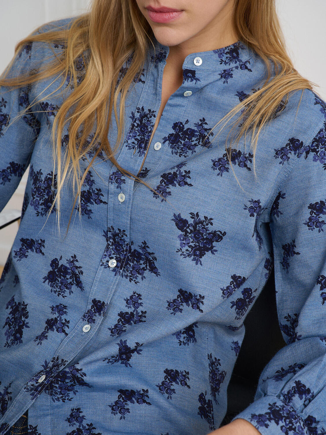 Camicia Helene in flanella celeste con stampa floreale