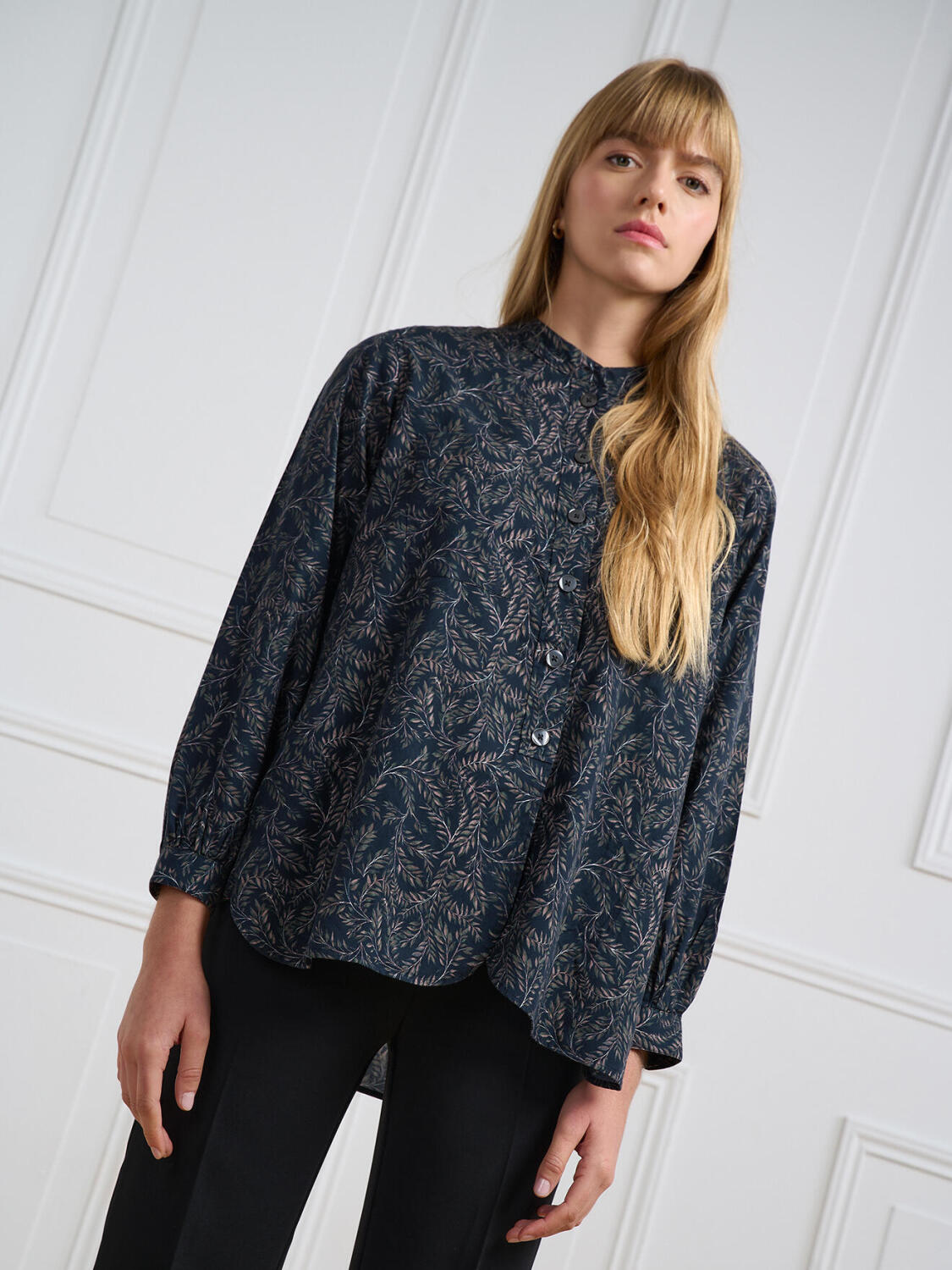 Chemise Janice marine &agrave; motifs imprim&eacute;s