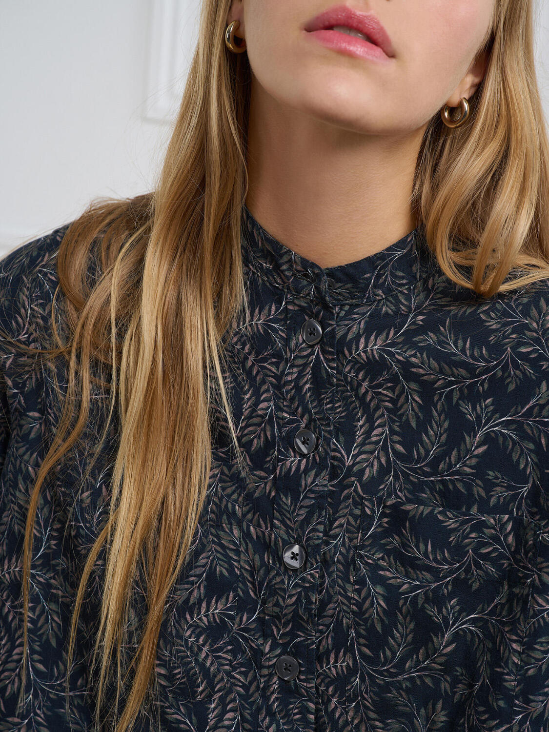 Chemise Janice marine &agrave; motifs imprim&eacute;s