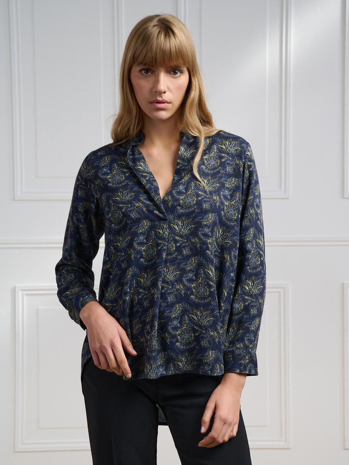 Chemise Paloma marine &agrave; imprim&eacute; floral