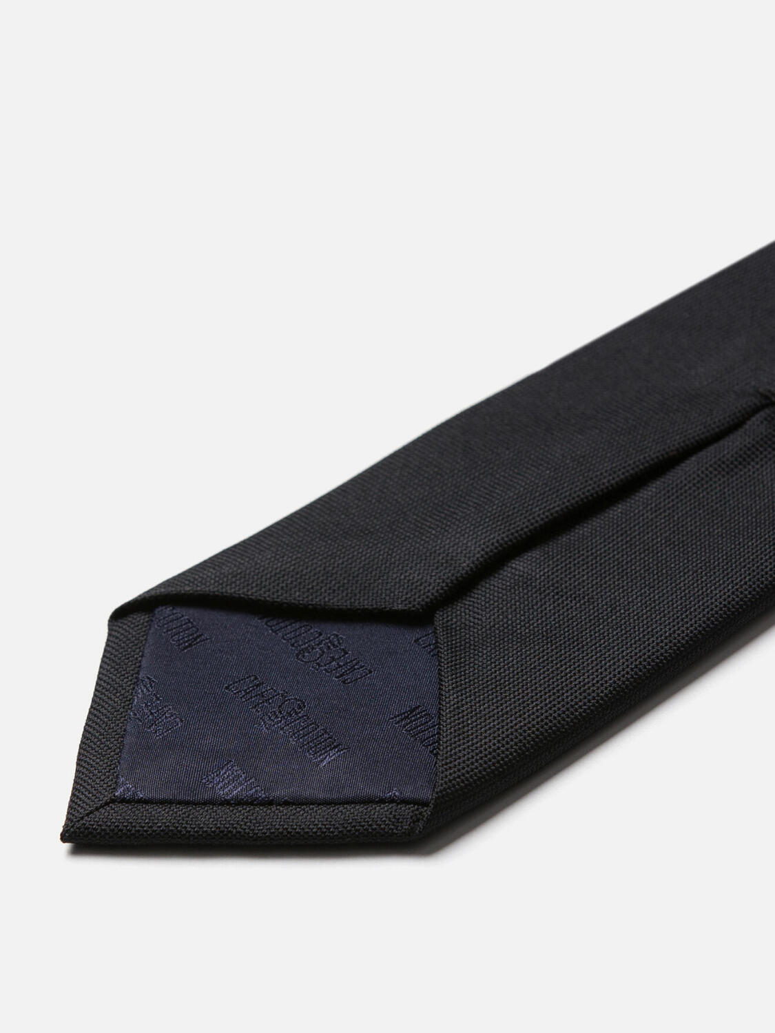 Corbata en micro trenzado de seda negra