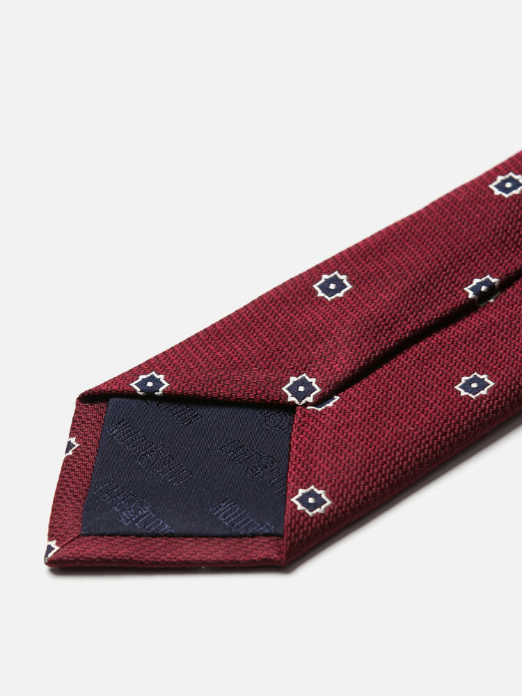 Silk tie in burgundy with navy pattern