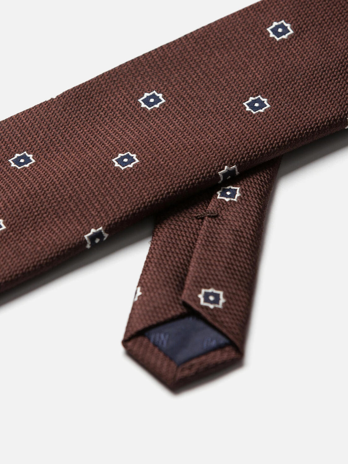 Chocolate silk tie with navy pattern