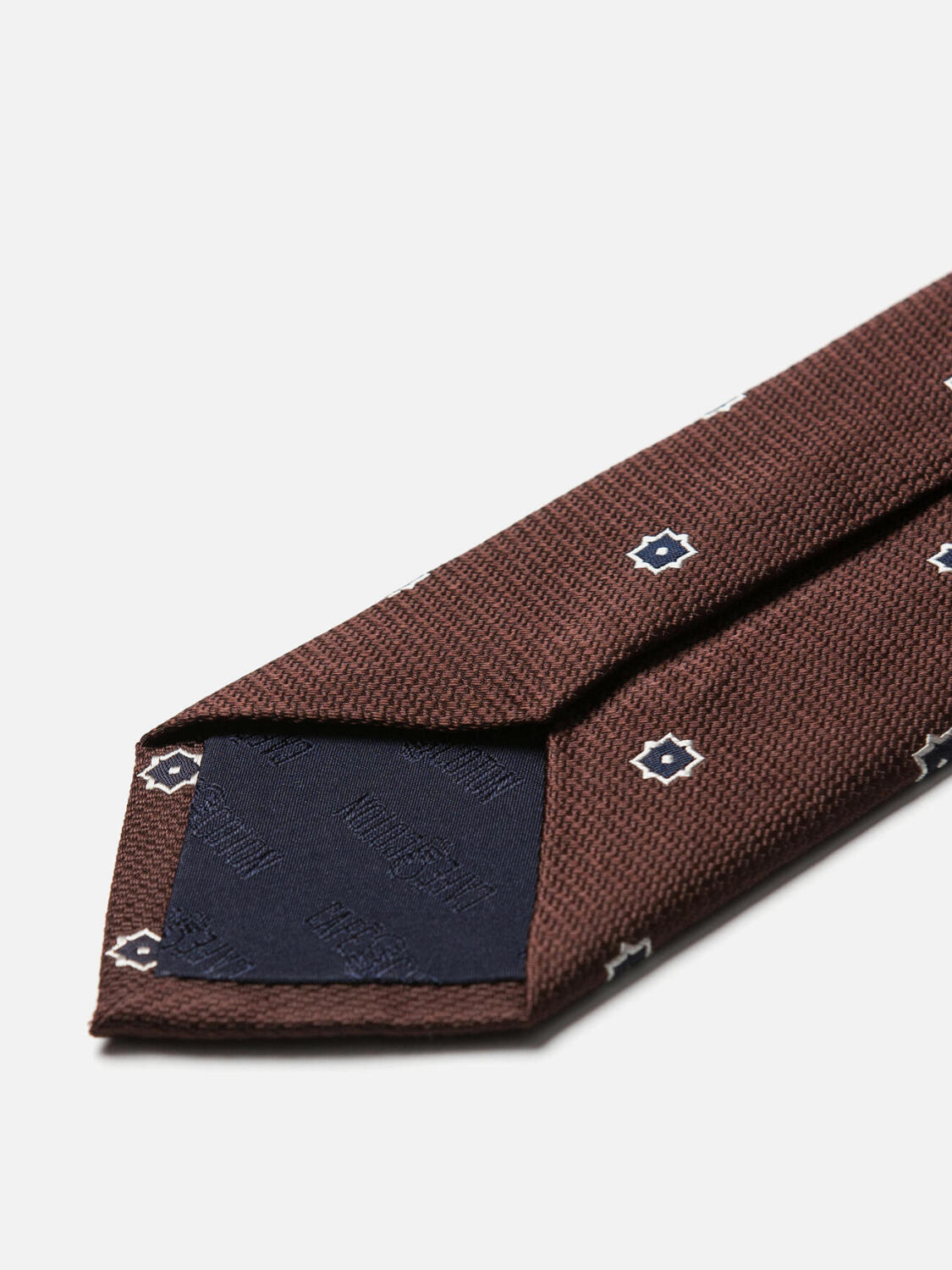 Chocolate silk tie with navy pattern