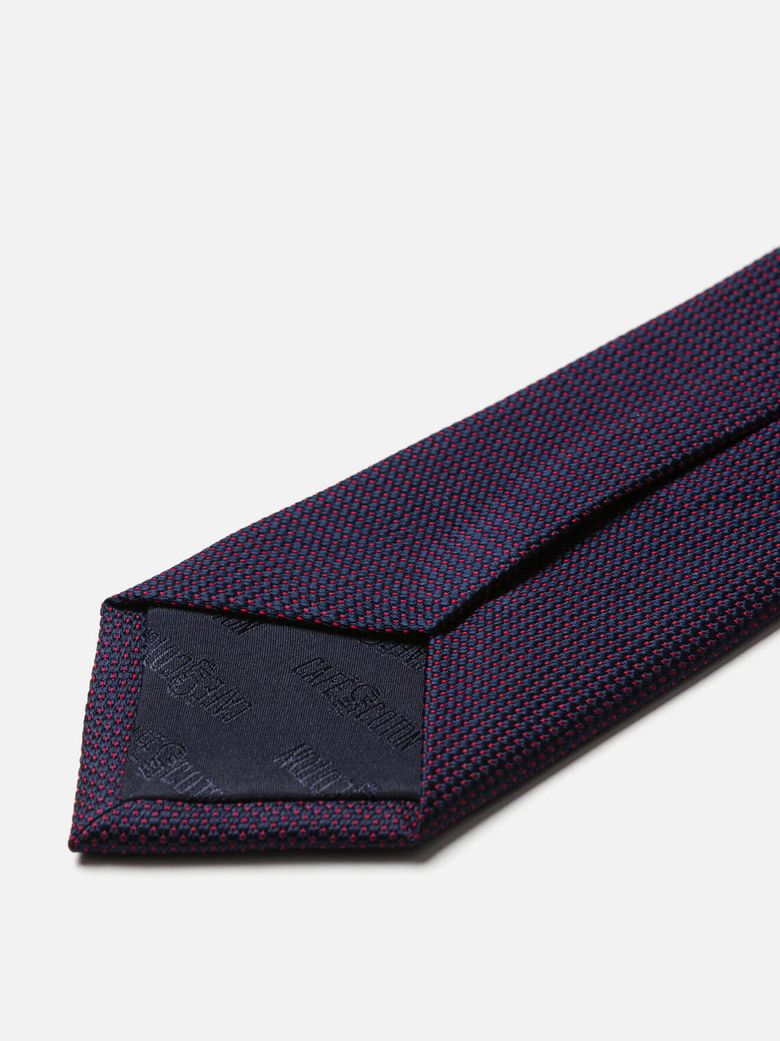 Silk tie in red micropois