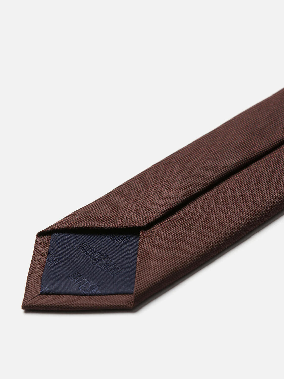 Stropdas in chocolade zijde micro vlecht