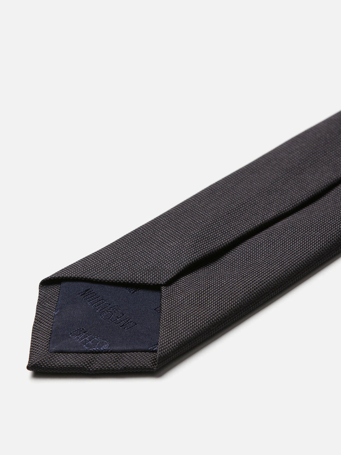Cravate slim en micro natt&eacute; de soie anthracite