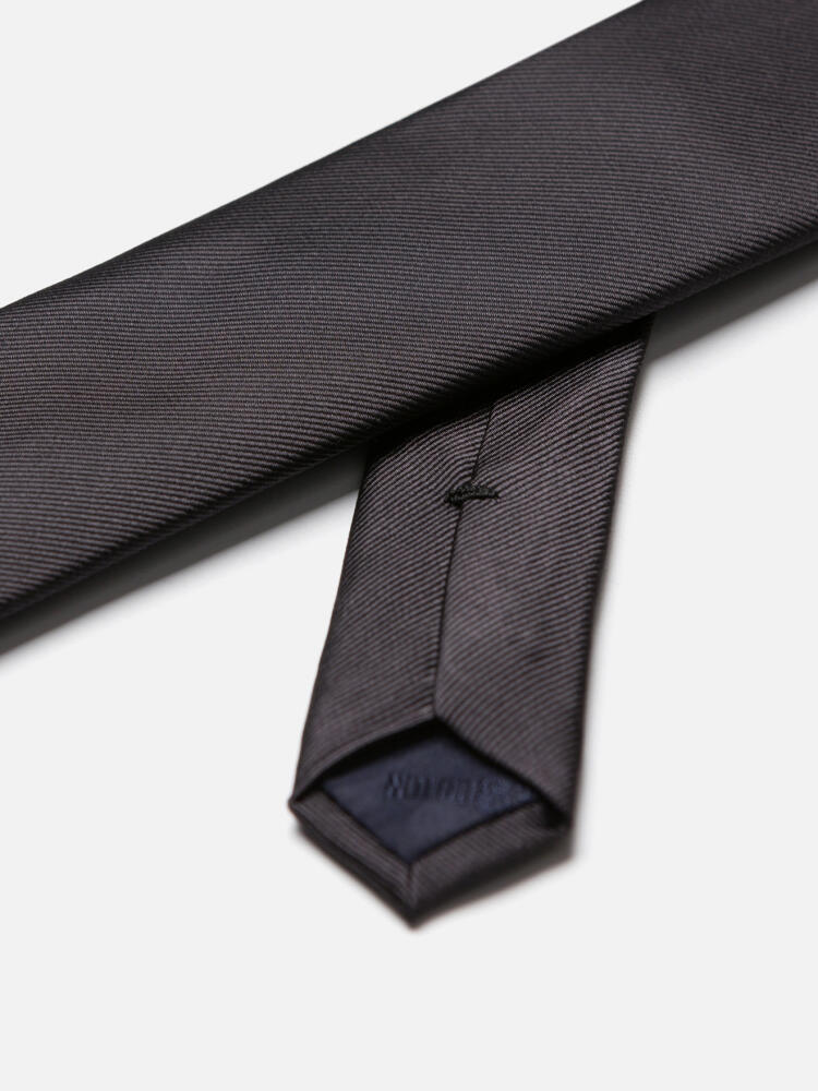 Slim tie in anthracite silk twill