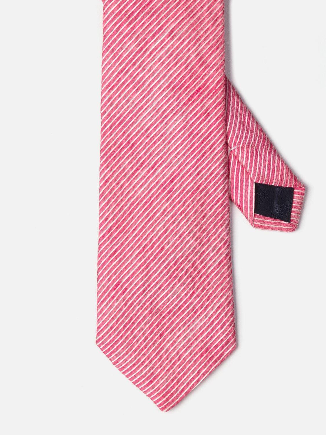 Cravate en lin et soie fuchsia &agrave; rayures