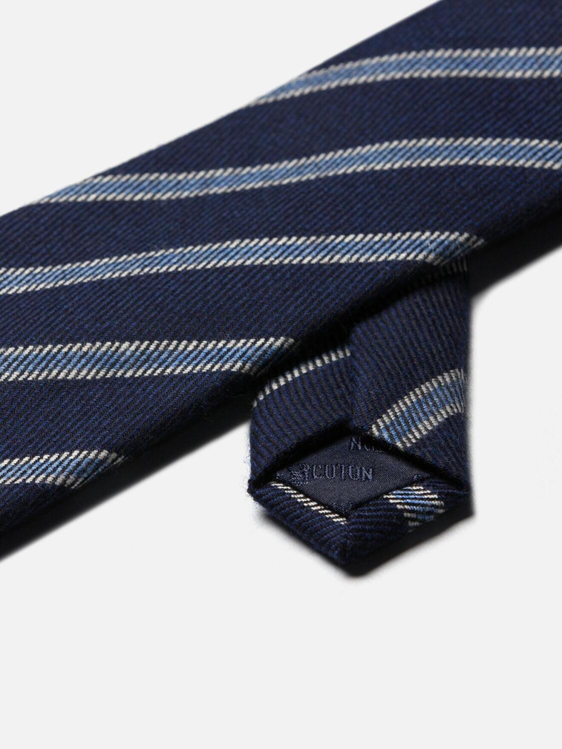 Wollen en zijden marine met hemelsblauwe strepen stropdas