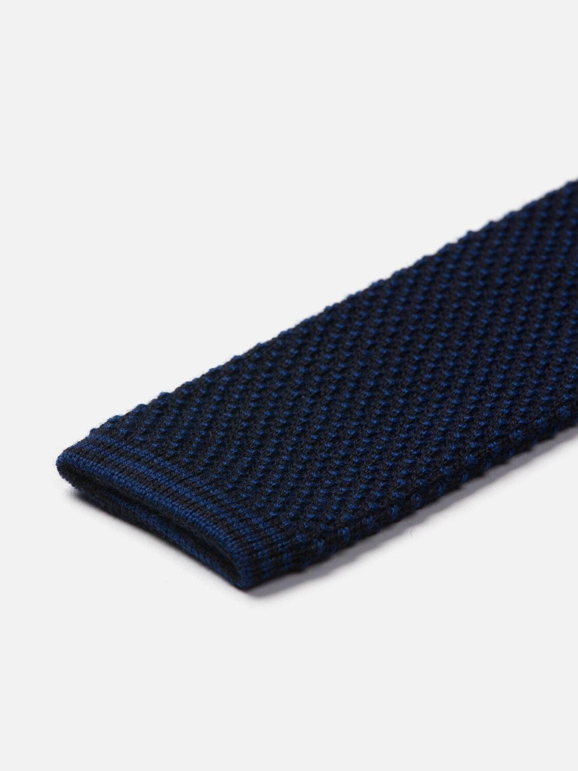 Fine red knitting shirt