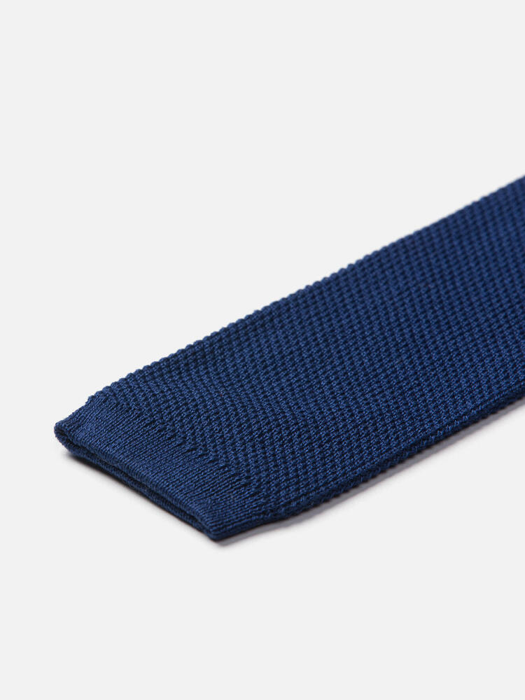 Schmale Strickkrawatte in Blau
