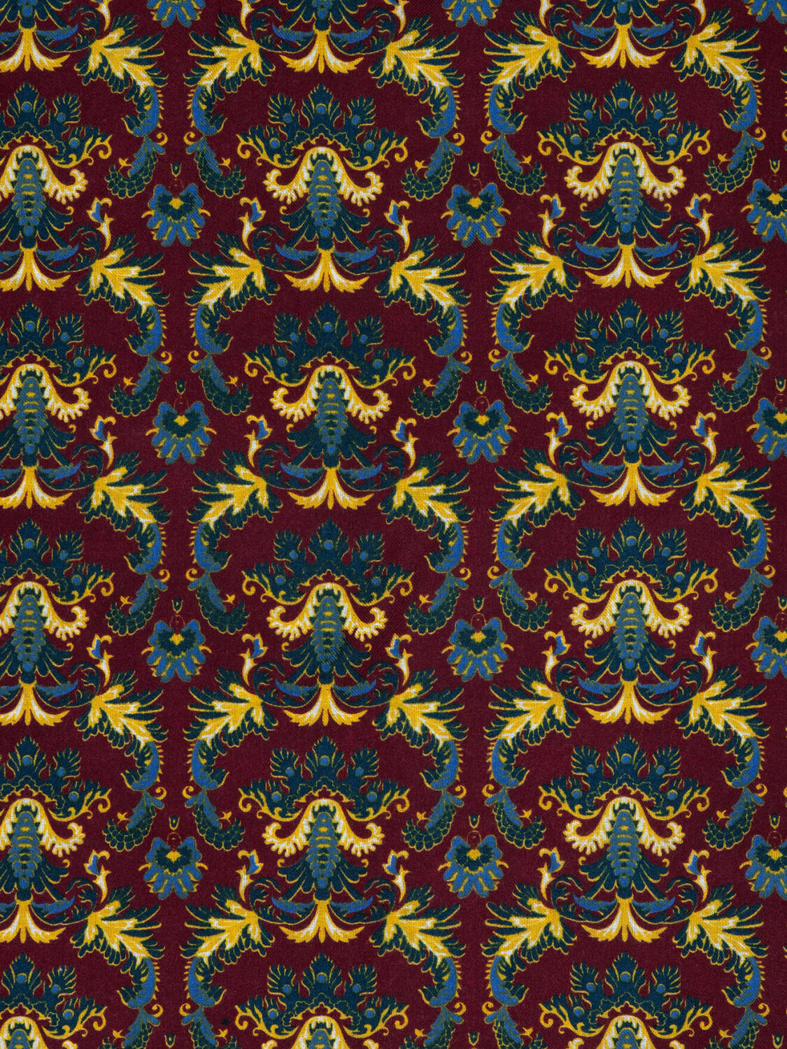 Algarve scarf in burgundy wool with floral motif