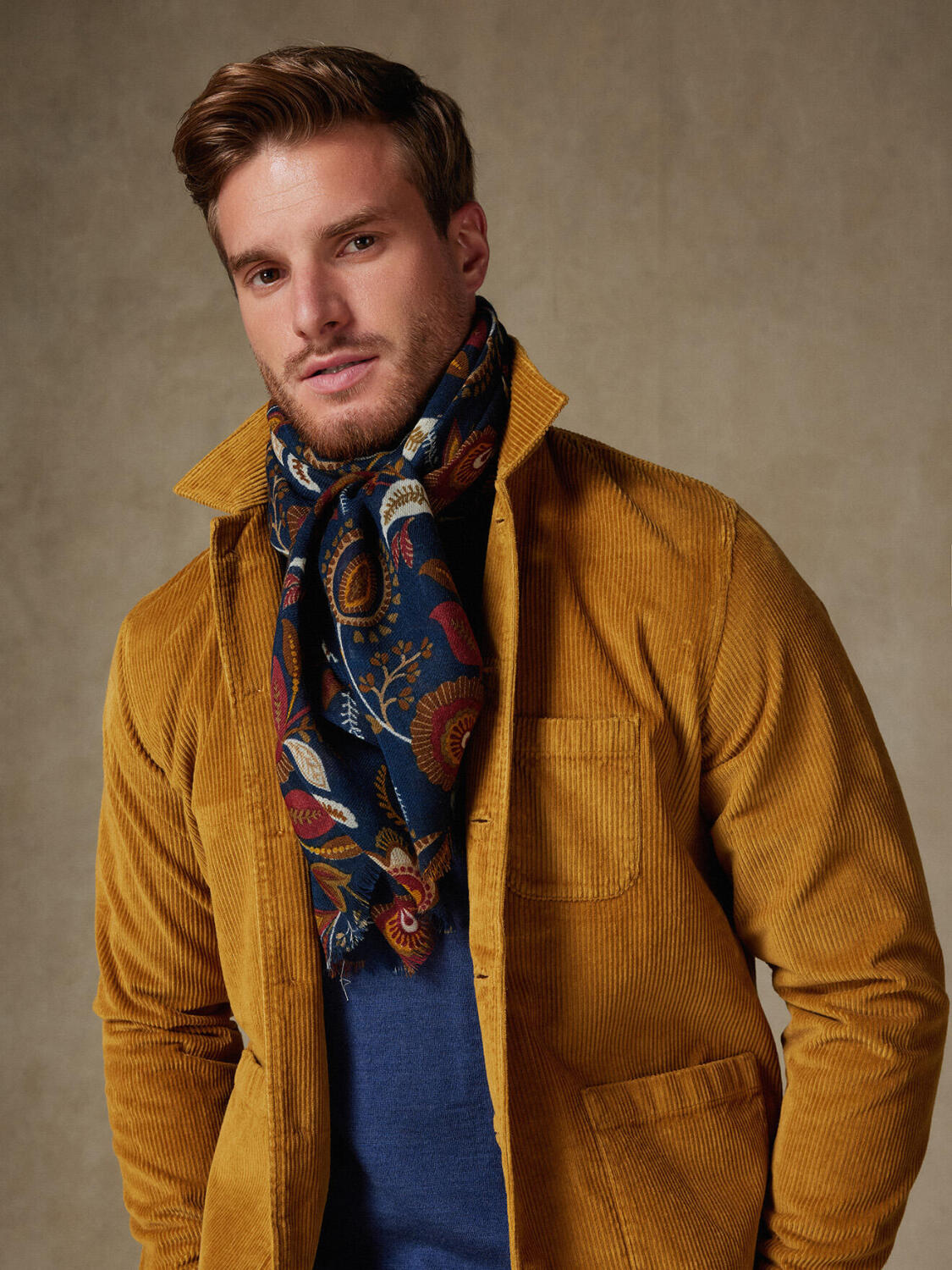 &Eacute;charpe Walter marine &agrave; motifs