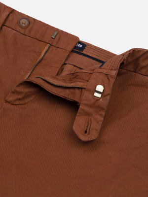 Pantalon chino havane