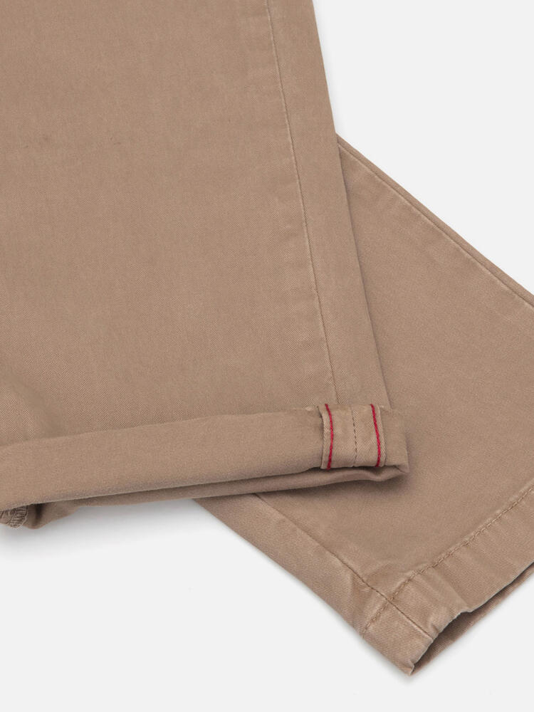 Pantalón chino beige