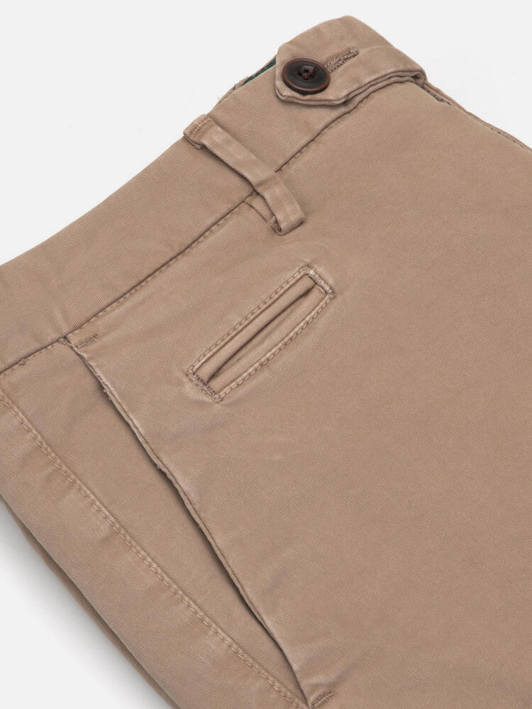 Pantalón chino beige